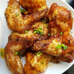 A picture of Toolz chicken wings.