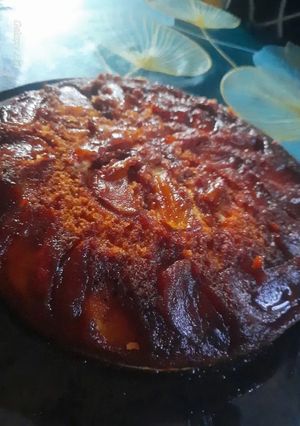 Una foto de Tarta de manzana invertida 😋🍎