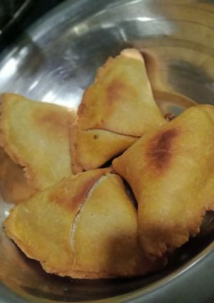 સમોસા (Smosa recipe in Gujarati) રેસીપી મુખ્ય ફોટો
