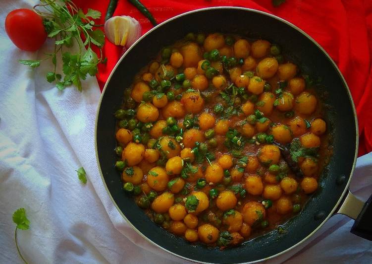 Tasy Baby Potato Curry with Green Peas
