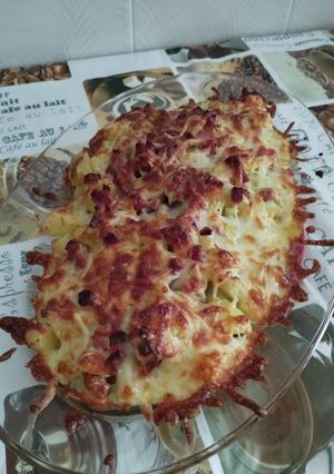 Una foto de Patatas gratinadas con bechamel de puerro y taco jamón