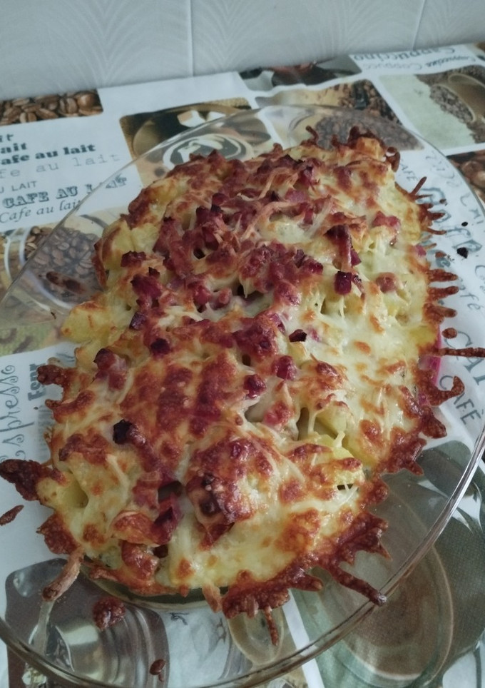 Una foto de Patatas gratinadas con bechamel de puerro y taco jamón