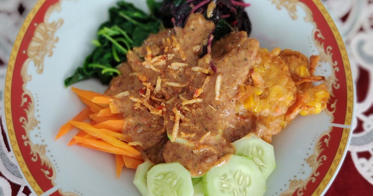 575. Pecel Sayuran dan Bakwan Jagung
