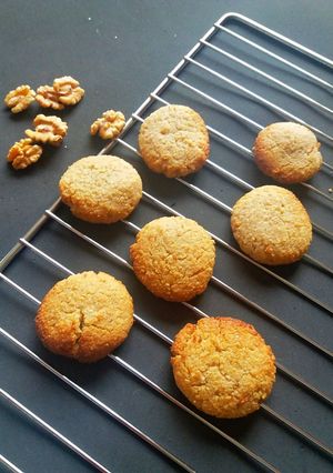 A picture of Walnuts flourless cookies.