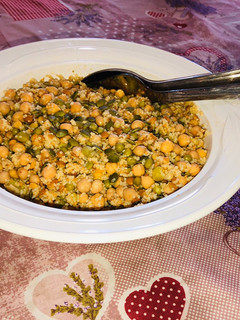 Una foto de Ensalada de legumbres con burgol