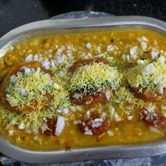 A picture of Ragda Pattice.