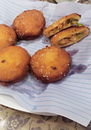 A picture of Fried chicken patties.