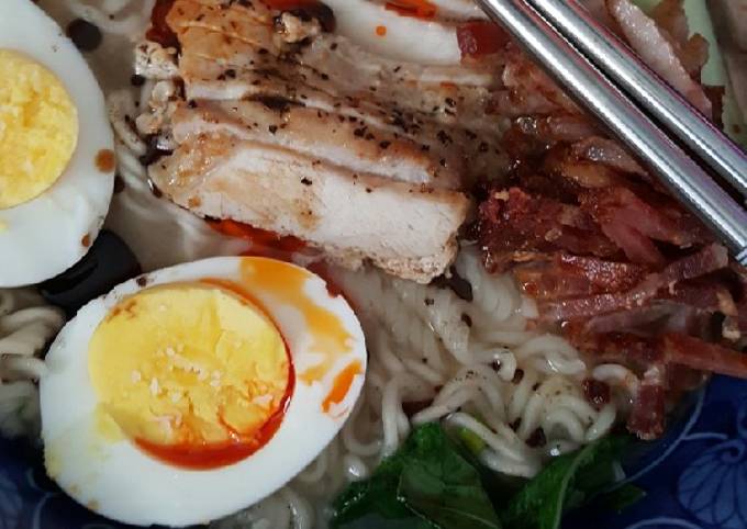 Kontaksu (pork) Ramen with eggs hot chili oil and spinach