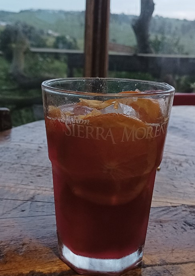 Una foto de Chicha con naranja