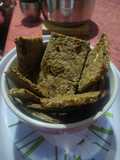 Galletas de puré de arvejas con cebollitas de verdeo