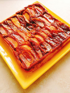 Una foto de Tarta invertida de manzana en el Flip de Essen