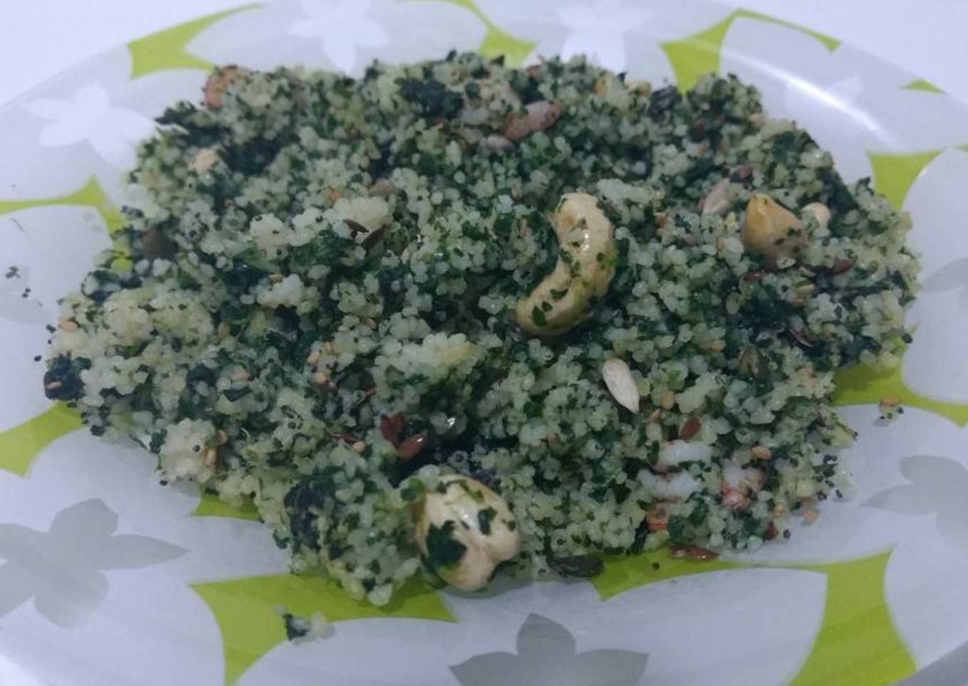 Cuscús con espinacas, gambas y frutos secos