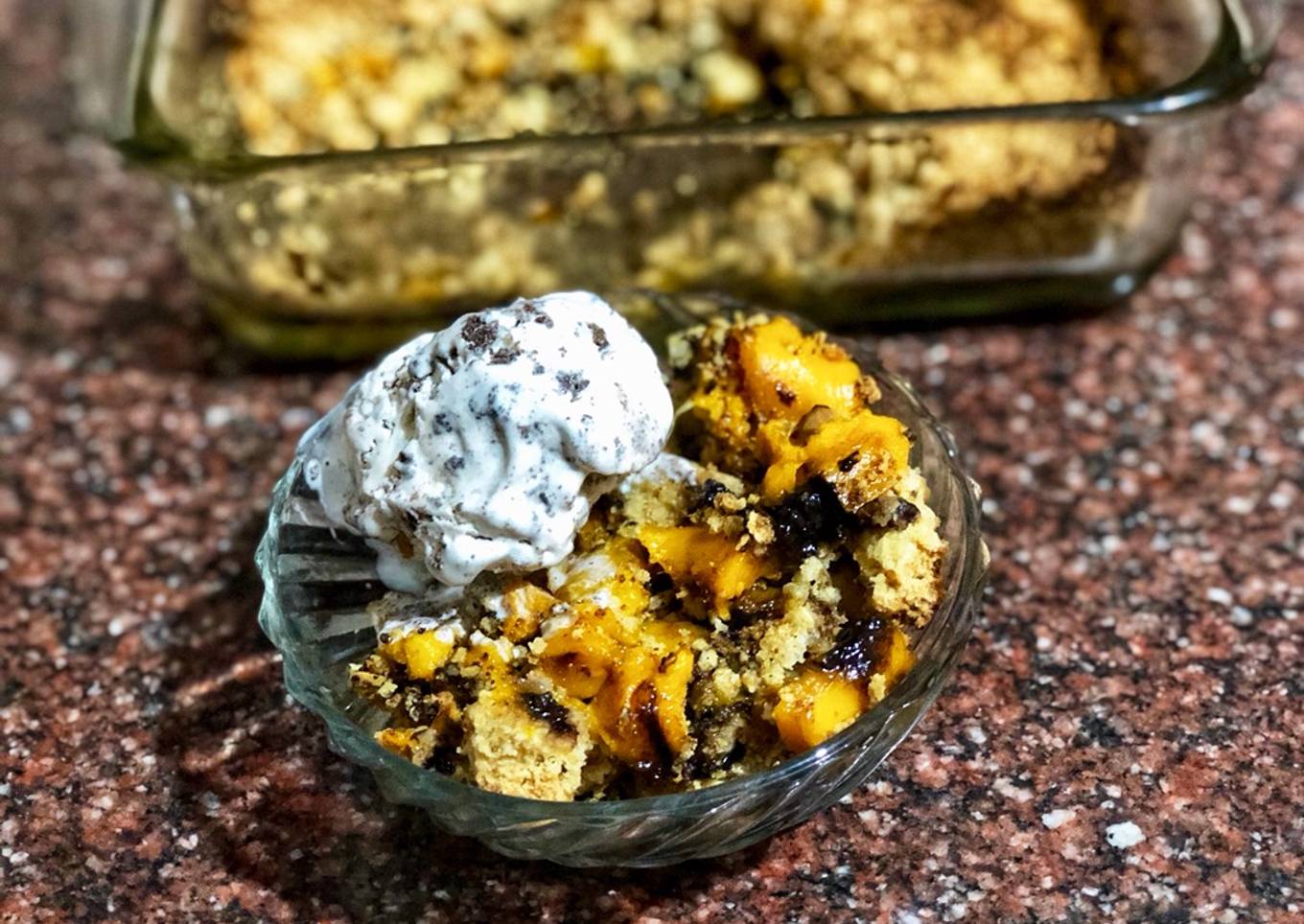 Chocolaty mango crumble