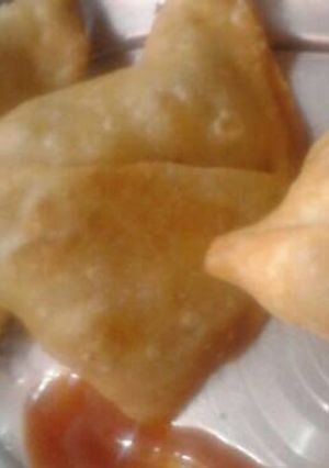 होममेड समोसे (Homemade samosey recipe in hindi) रेसिपी मुख्य फोटो