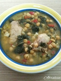 Una foto de Potaje con pollo y espinacas