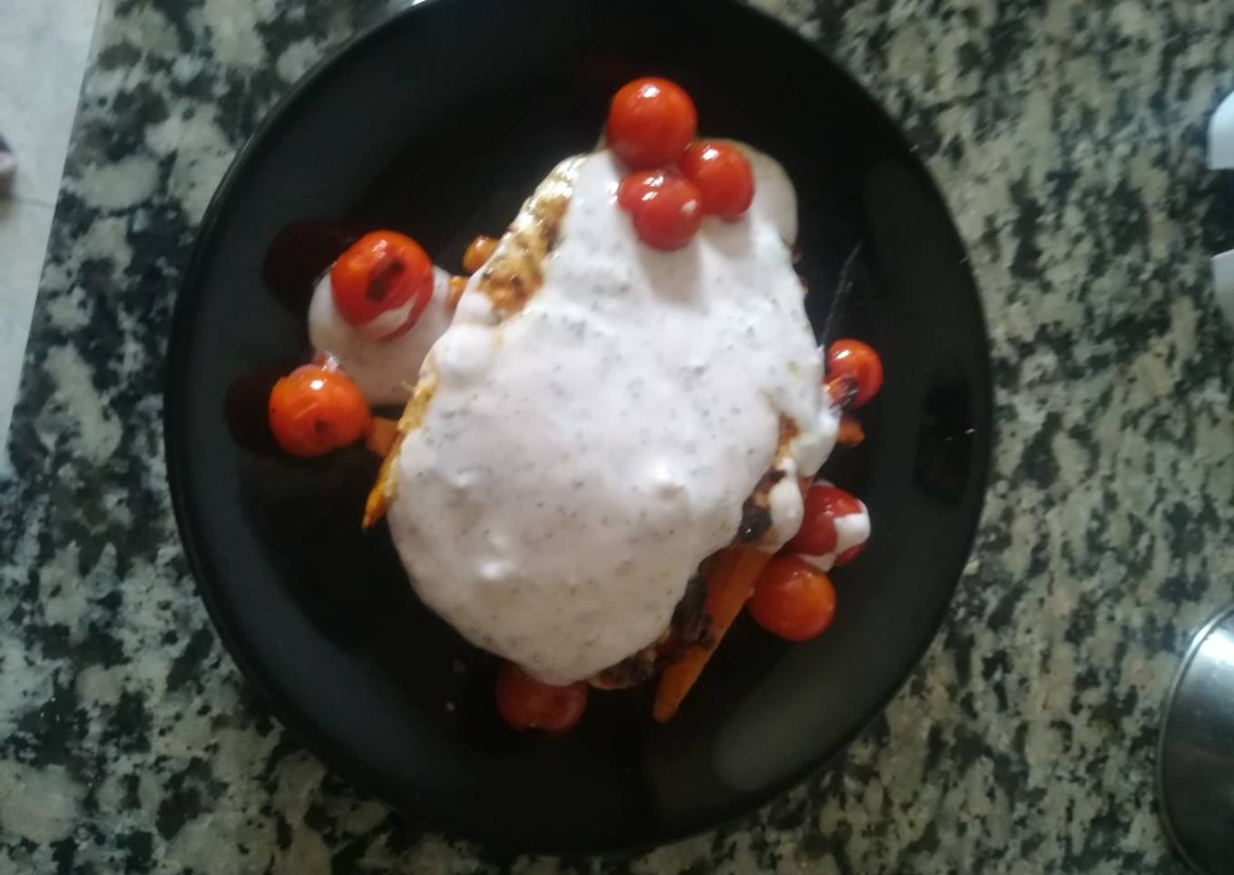 Pollo con tomatitos al yogurt