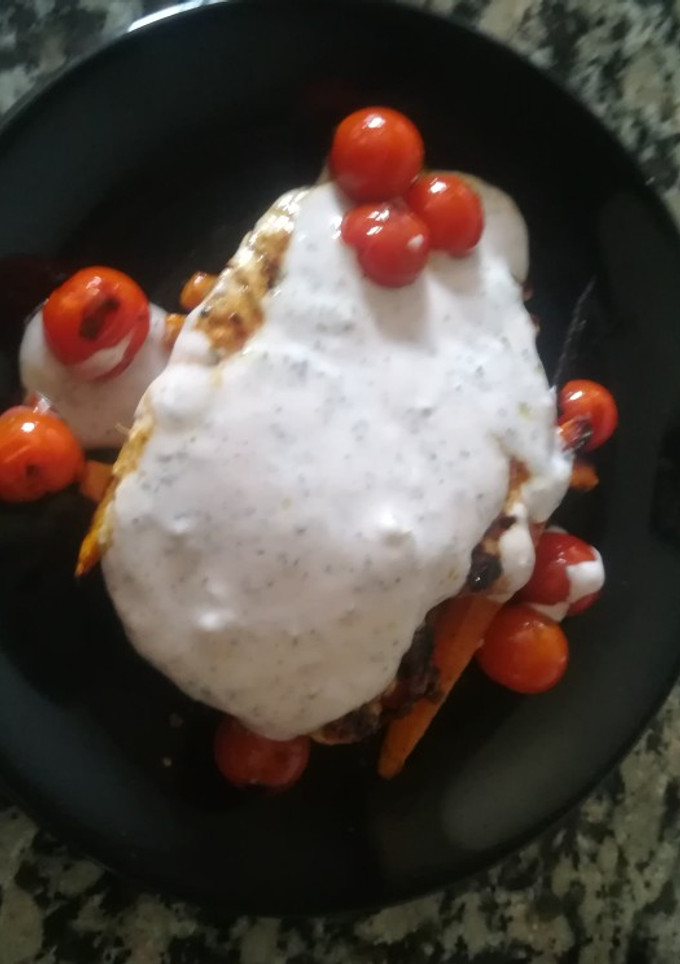 Una foto de Pollo con tomatitos al yogurt