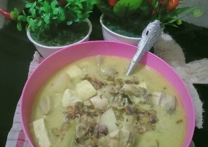 12.Opor ayam kentang