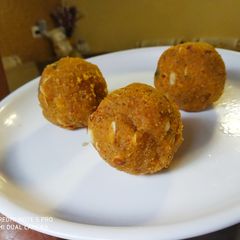 A picture of Besan Atta ladoo.