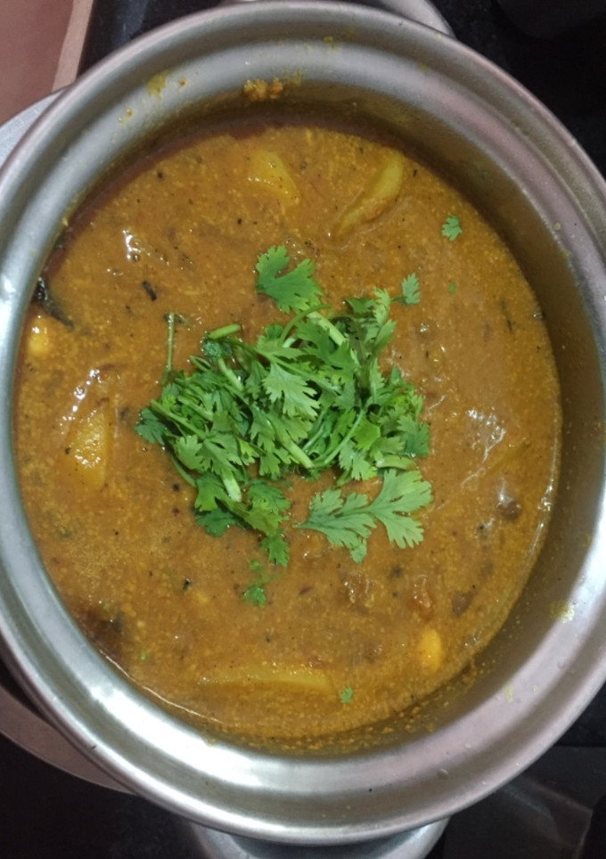 கொண்டைகடலை,உருளைகிழங்கு கிரேவி 🥔🥔🥥🥥🥘🥘🌱🌱🍃🍃 செய்முறை முக்கிய புகைப்படம்