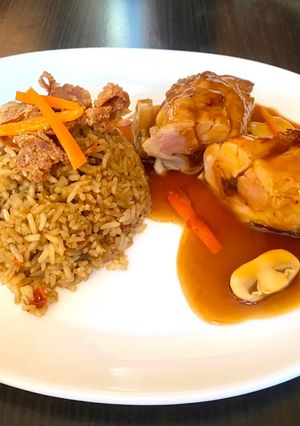 Una foto de Enrollado de pollo con guindón y tocino