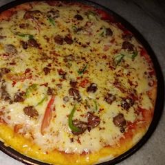A picture of Chicken tikka pizza without Oven.