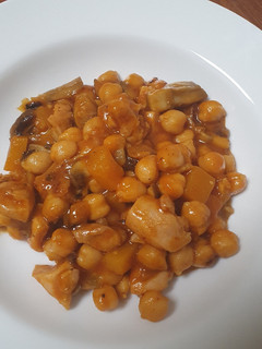 Una foto de Garbanzos con pollo