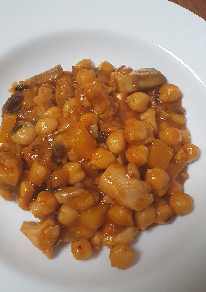 Una foto de Garbanzos con pollo