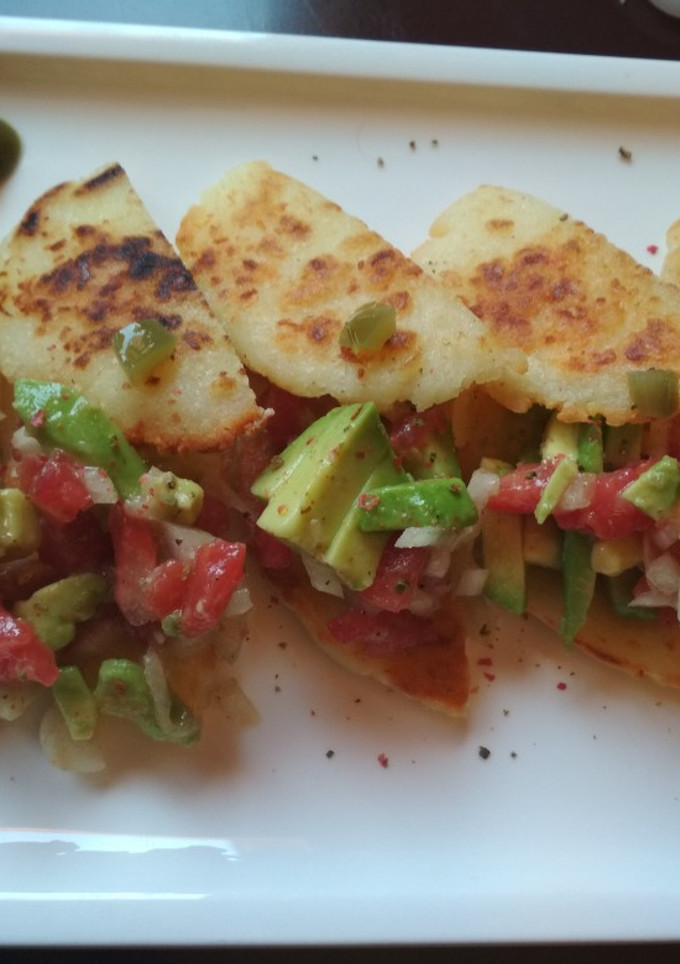Una foto de Arepas de queso con guacamole