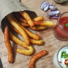 A picture of Spicy corn and lentil churros with curd dip.