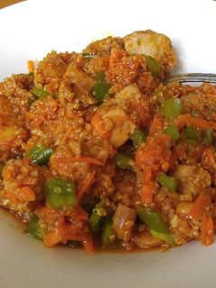 Una foto de Pollo guisado con Quinoa y vegetales