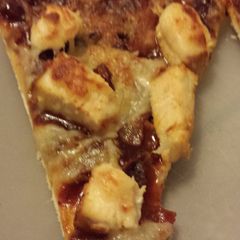 A picture of Chicken bbq pizza.