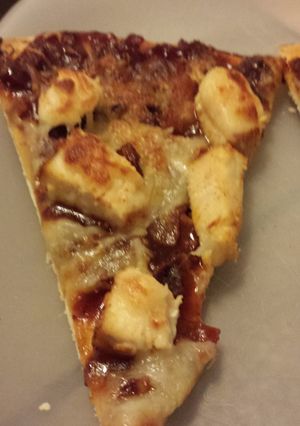 A picture of Chicken bbq pizza.