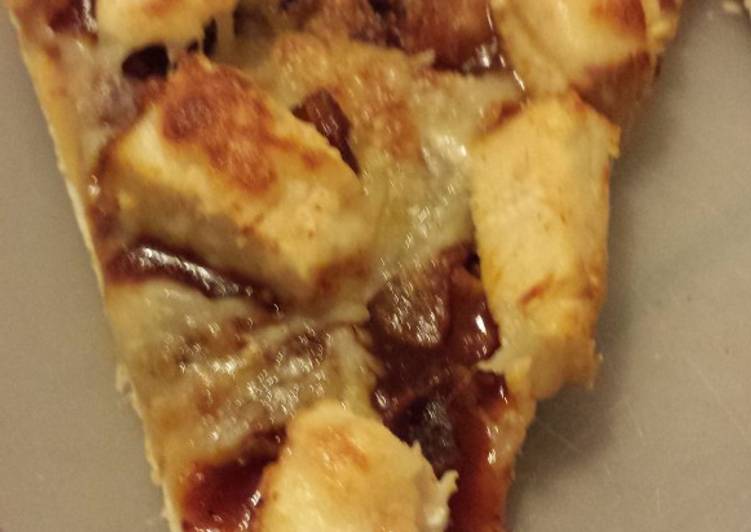 Delicious Chicken bbq pizza