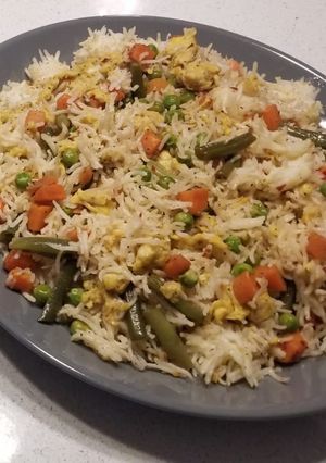A picture of Chinese egg fried rice.