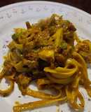 Fettuccine con tocineta y huevo