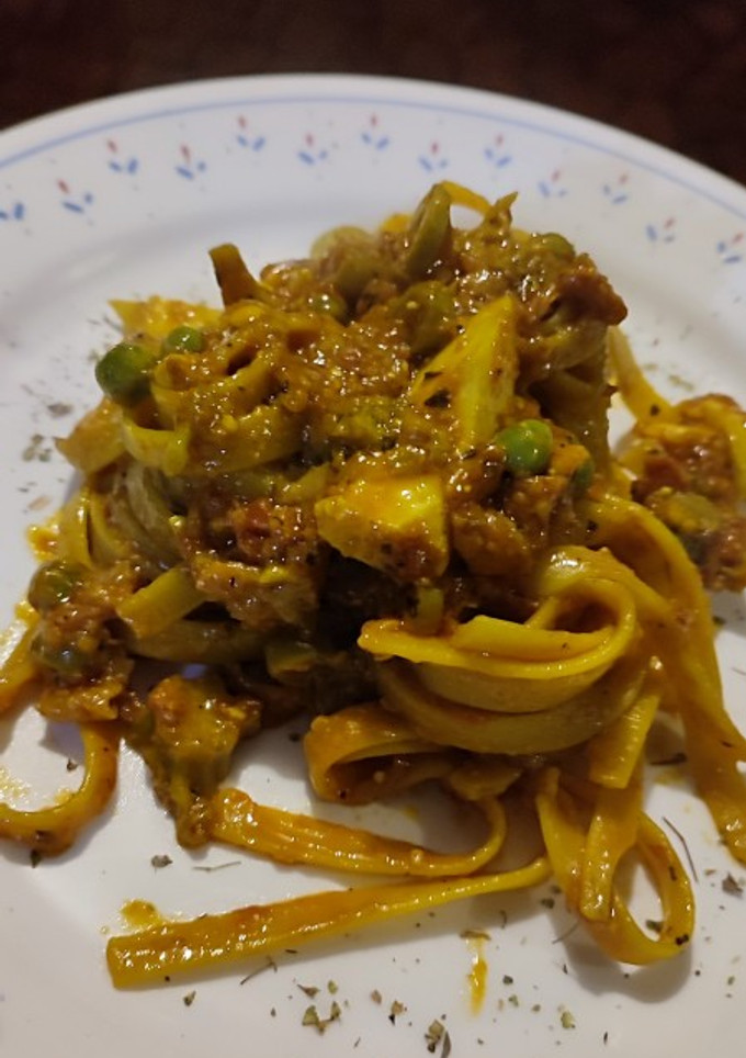 Una foto de Fettuccine con tocineta y huevo