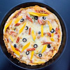 A picture of Mango Chili Pizza.