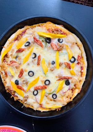 A picture of Mango Chili Pizza.