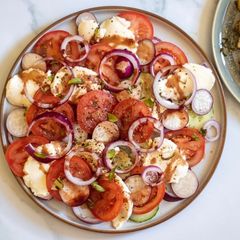 Easy Italian Style Salad 🥗 🌿 🇮🇹 A picture of Easy Italian Style Salad 🥗 🌿 🇮🇹.