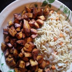 A picture of Indomie with fried plantain.