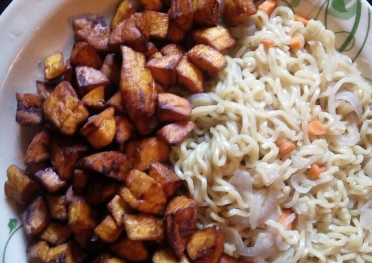 Steps to Make Homemade Indomie with fried plantain