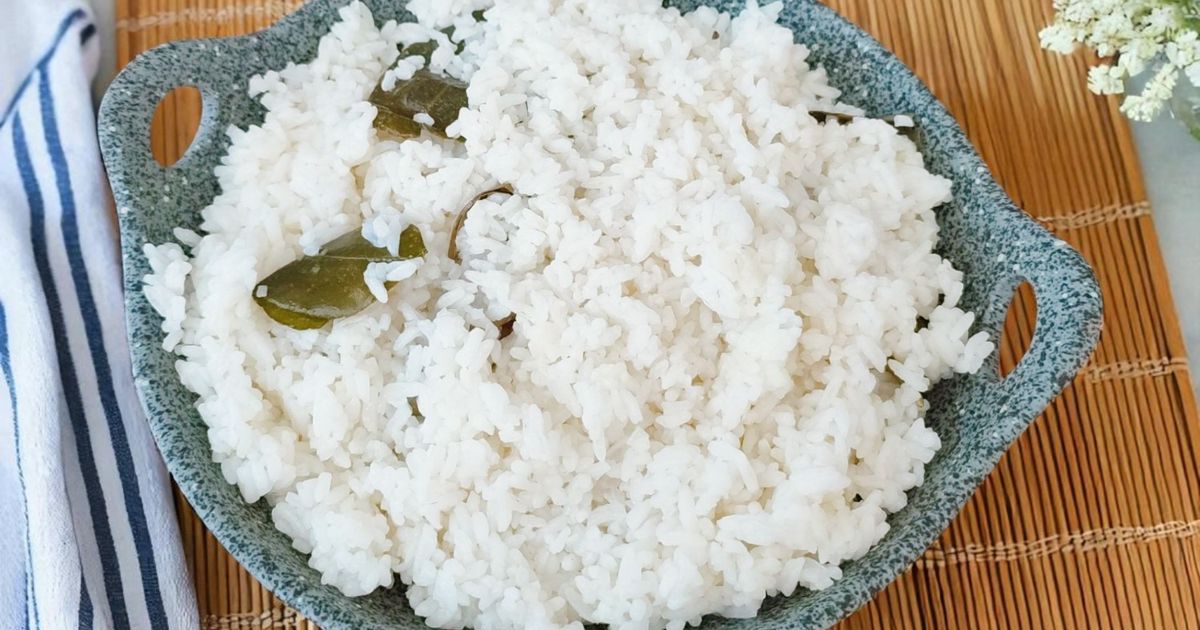 Nasi Uduk (dari sisa nasi semalam)