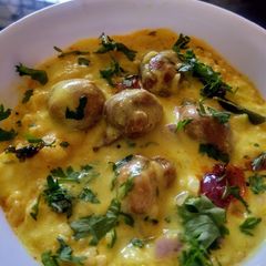 A picture of Kadhi rice.