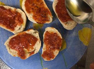 Una foto de Pan de payés con tomate
