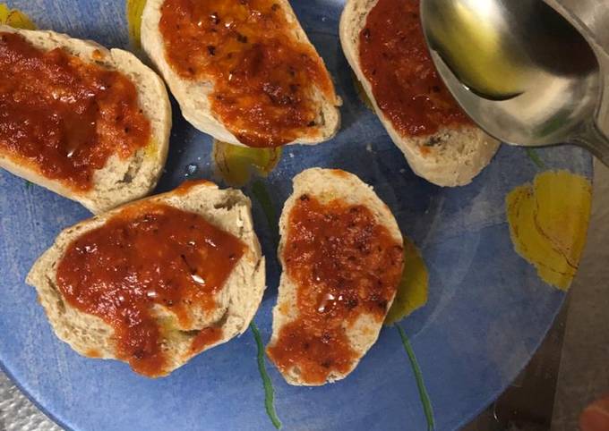 Pan de payés con tomate Receta de Jocelyn Rodríguez - Cookpad