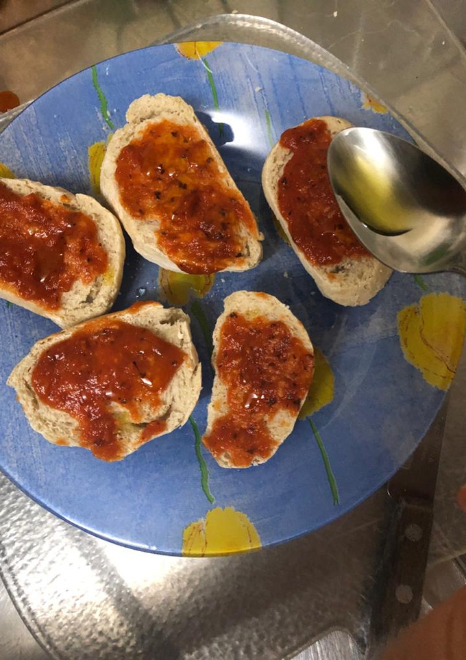 Una foto de Pan de payés con tomate