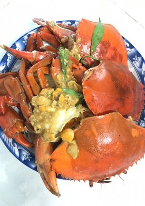 Hình của món Cua sốt bơ tỏi trứng muối.