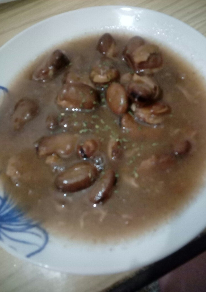 Una foto de Habas en salsa