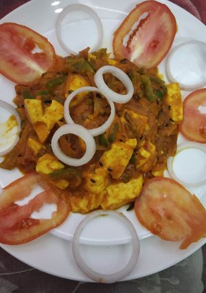 कड़ाही पनीर (Kadai paneer recipe in hindi) रेसिपी मुख्य फोटो